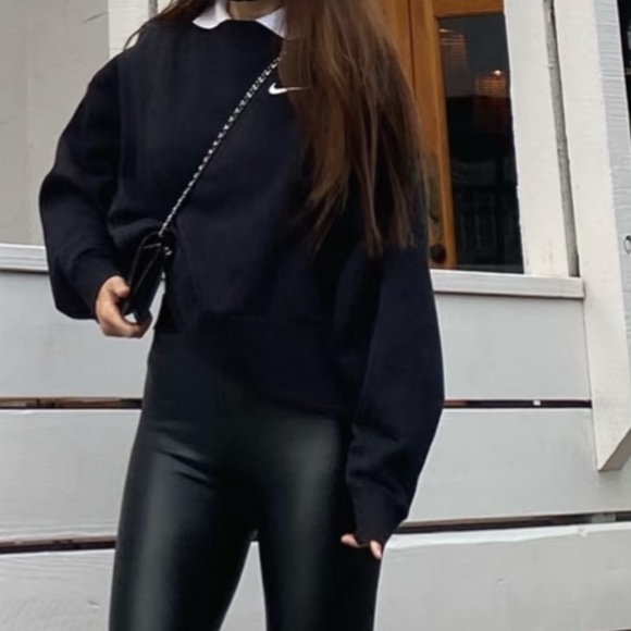 Nike black crewneck sweatshirt - Picture 1 of 2